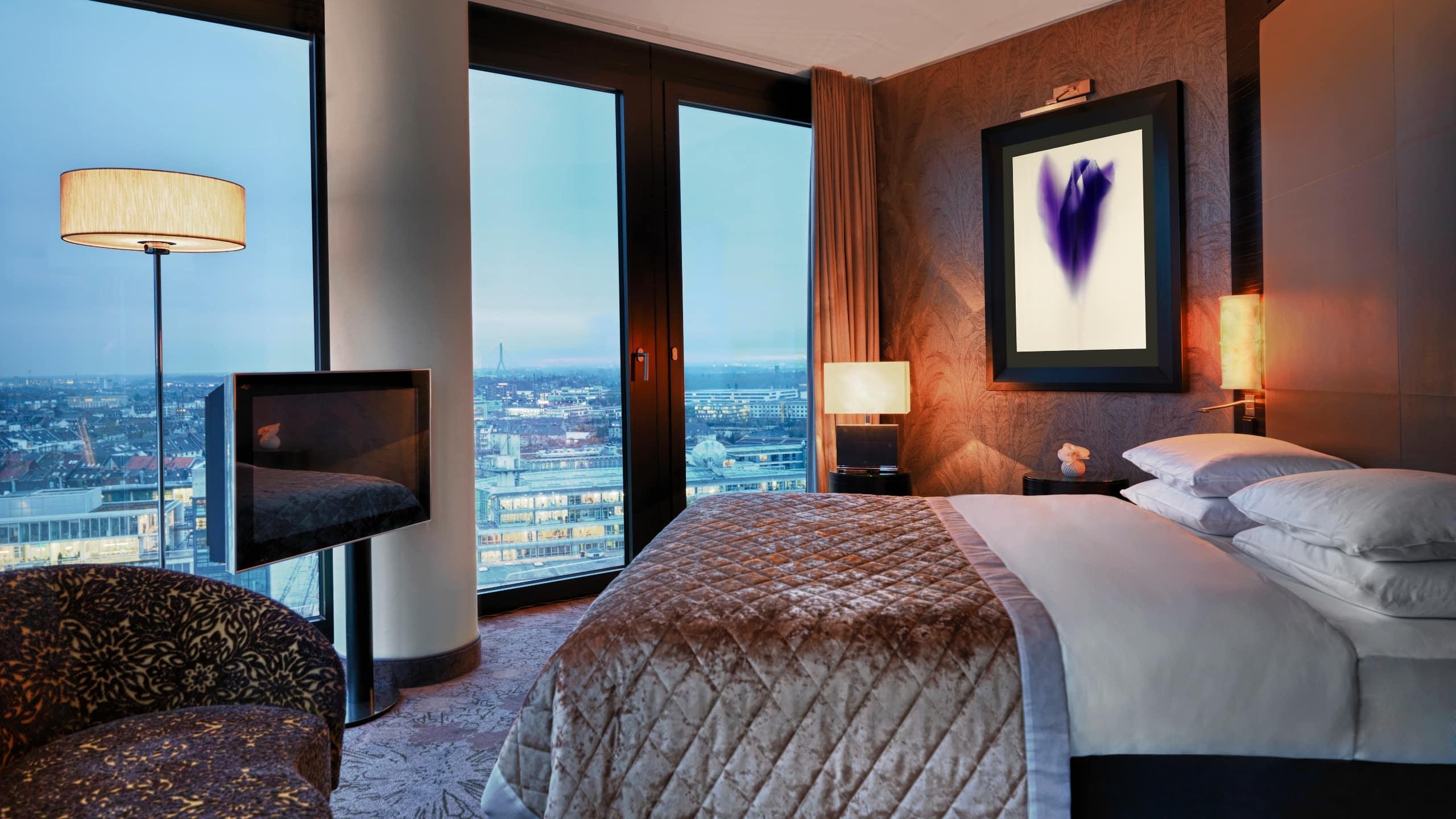 Hyatt Regency Dusseldorf Hotel Exterior foto A bedroom at the Mandarin Oriental, Munich