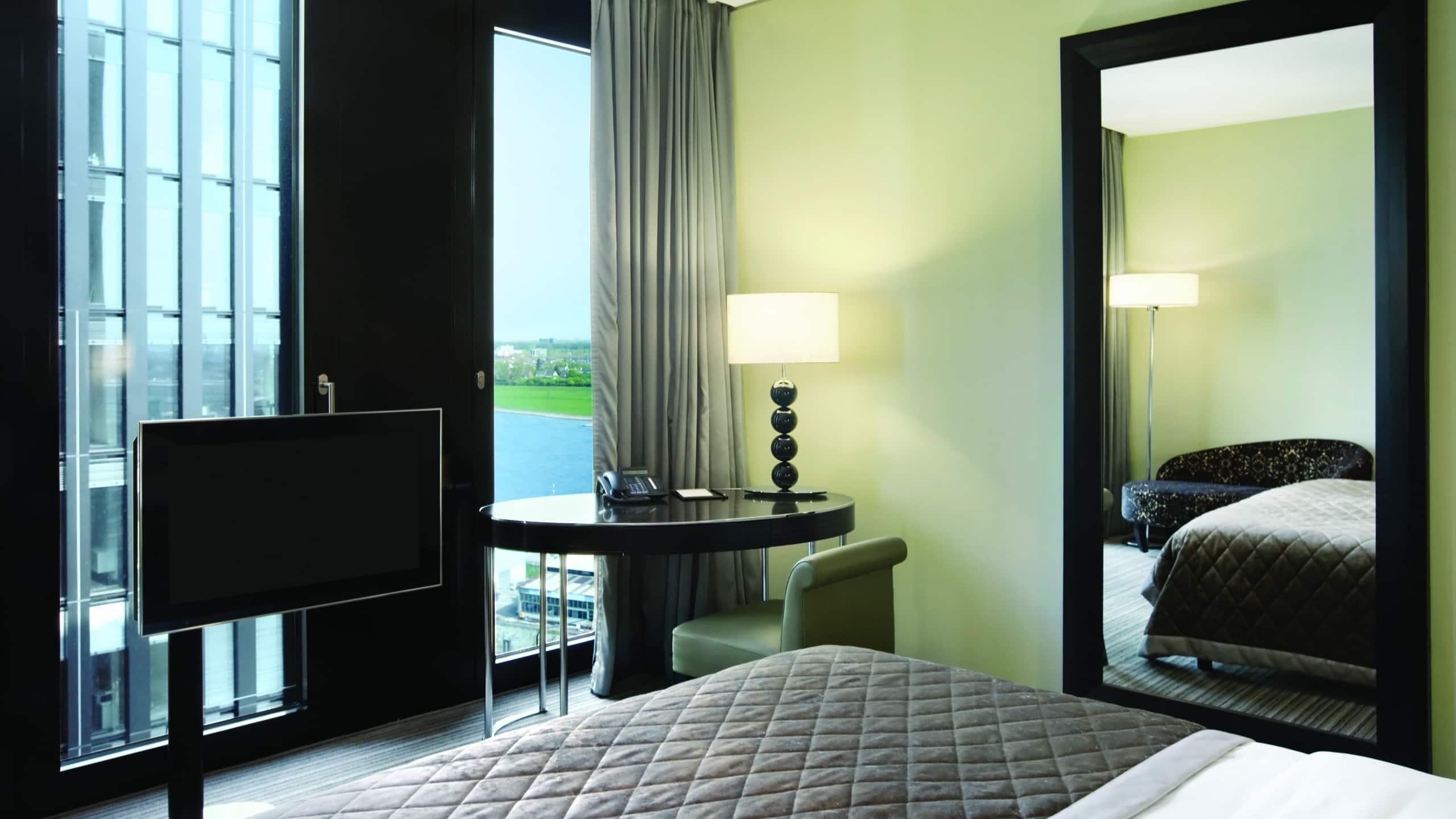 Hyatt Regency Dusseldorf Hotel Exterior foto A room at the hotel